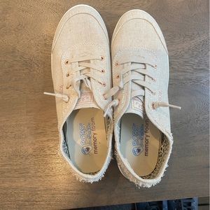 SKECHERS BOBS B CUTE-NATURAL WONDER SLIP-ON SNEAKER